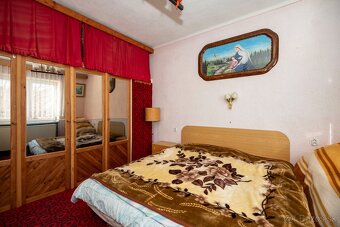 Rod. dom s mega miestnosťou (bar, krb, posedenie), Pohorelá - 14