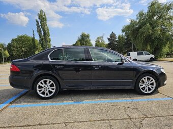 Superb 2.0 TDI CR 4x4 170k Elegance - 14
