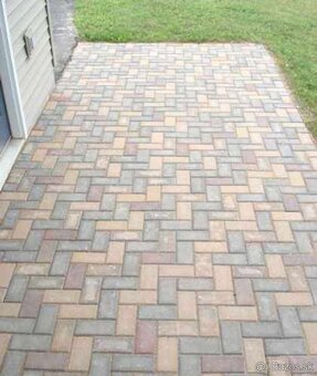 Robíme realizujeme pokládku zámkovej dlažby. - 14