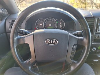 KIA SORENTO 2,5CRDI 4X4 AUTOMAT KLÍMA ŤAŽNÉ 3,5T - 14