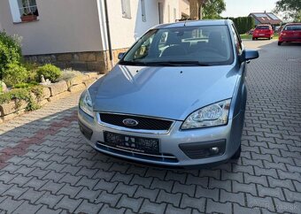 Ford Focus 1,6i Ghia Tažné Klima benzín manuál 74 kw - 14