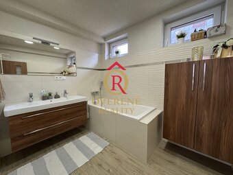 NA PREDAJ : Luxusný, kompletne zariadený rodinný dom – Ivach - 14