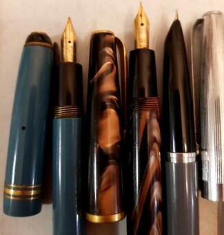 perá CENTROPEN, BARCLAY, Parker, Pelikán,.VERSATIL - 14