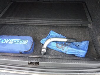 Predám Renault Clio 3  1.2 benzín 55kw r.v.2009 - 14