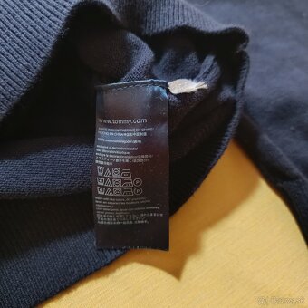Tommy Hilfiger modrý tenký sveter svetrík s veľkým logom S/M - 14