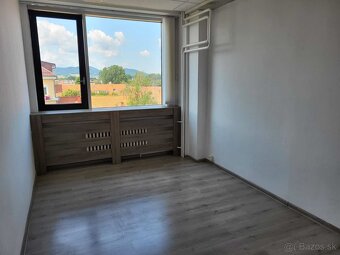 Kancelárie na námestí v Poprade na prenájom - 14