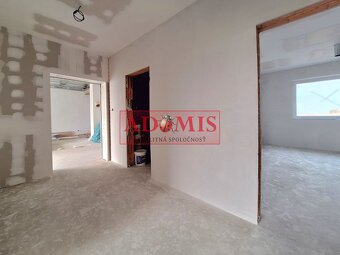 ADOMIS - predám rodinný dom Ruskov, 650m2, 3x kúpelňa,120m2  - 14