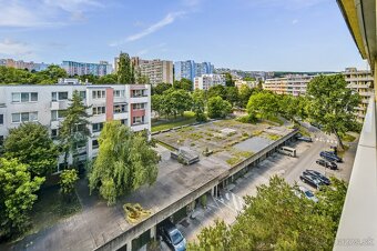 NA PREDAJ 2-IZBOVÝ BYT, PÔVODNÝ STAV, VEĽKÁ LOGGIA, KARLOVKA - 14