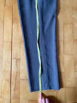 Kvalitny oblek v.134 obleceny 2 razy - 14