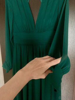 Tmavozelené spoločenské šaty - 14