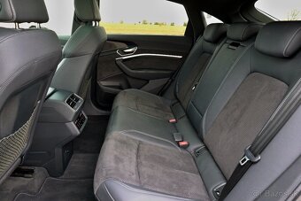 Audi E-tron 50 quattro S line Sportback PANORAMA - 14