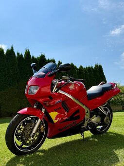 HONDA VFR 750f RC36 motor V4 1996 - 14