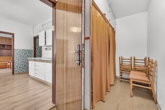 NA PREDAJ VEĽKOMETRÁŽNY 3-IZBOVÝ BYT V KÚPEĽNEJ OBCI SMRDÁKY - 14