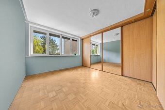 Predaj priestranný 4 izb. byt s garážou vo výbornej lokalite - 14