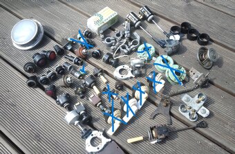 Predám zmes náhradných dielov na veteránske vozidlá ŠKODA - 14