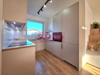 ADOMIS - predám moderný 5izbový RD v Košiciach, predzáhradka - 14