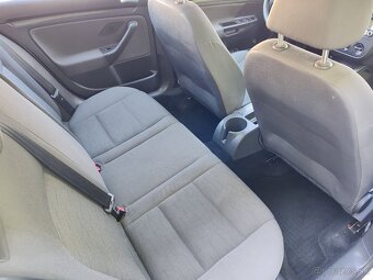 Volkswagen Golf V 1.4 16V Benzín - 14