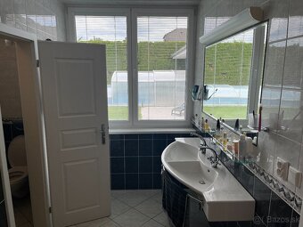 Predám 4izb bungalov, veľká garáz, veľký prestrešený bazén - 14