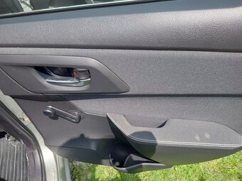 Predám Toyota Auris 1.6 97kw M6 - 14