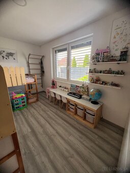 Moderný rodinný dom s veľkou terasou a bazénom - 14