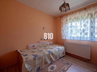 Ponuka rodinného domu s krásnym pozemkom a dvojgarážou - 14