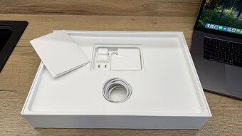 Apple MacBook Pro 15" 2019 - 14