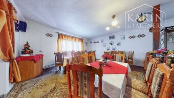 V centre Banskej Štiavnice rodinný dom 271 m2 s parkovaním - 14