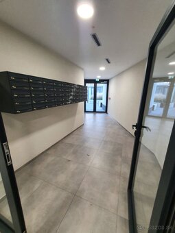 V BLÍZKOSTI OC NIVY - KVAČALOVA ul. - SLNEČNÝ MODERNÝ 2i BYT - 14