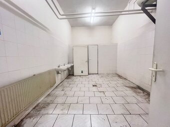 Na prenájom sklad 1474 m² s nakladacími rampami a kancelársk - 14
