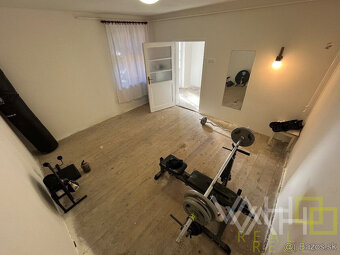 Veľký pozemok až 1699m2, samostatne stojaci RD, všetky IS, H - 14