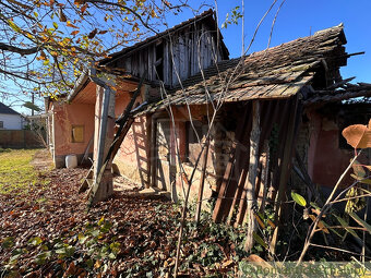 Starý sedliacky dom na veľkom pozemku – vhodné na výstavbu - 14