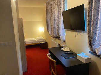 Predám zabehnutý hotel pri R1 medzi BB ZV po rekonštrukci - 14