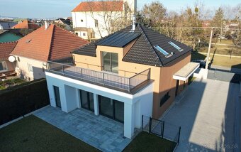 Moderný dvojpodlažný holodom 5i rodinného domu v Jarovciach - 14