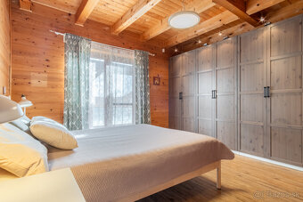 Na predaj dom snov–rodinné sídlo s jazierkom na kúpanie a pa - 14