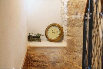 SRA | Nádherná kamenná vila s bazénom a vínnou pivnicou len  - 14