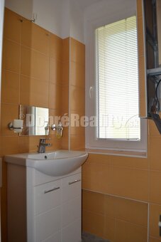 REZERVOVANÉ Predaj - 3 izbový, veľkometrážny byt za super c - 14
