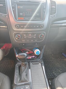 Kia Sorento 2.2 CRDI  4x4 automat 7 miestna verzia - 14