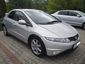 Predám Honda Civic 1.6i 5dverová s automatickou prevodovkou - 14
