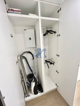 Na PRENÁJOM unikátny 2i byt v ikonickej EUROVEA Tower na 32. - 14