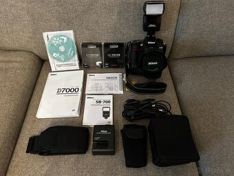 Nikon D7000 s bleskom Nikon SB-700 a príslušenstvom - 14