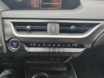 Lexus UX 250H 2.0 112kW Hybrid 2023 - 14