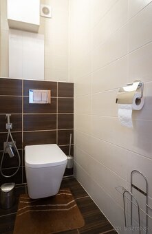 Priestranný 3i byt s balkónom a lodžiou na predaj vo Vrakuni - 14