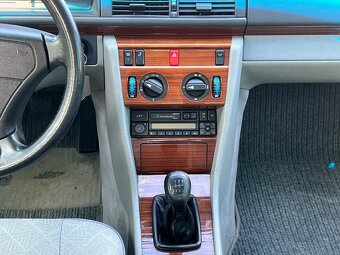 Mercedes-Benz 124 Mercedes W124 E220 - 14