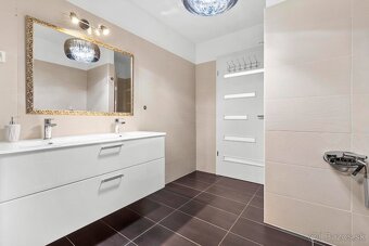 PREDAJ-Moderný 4-izbový bungalov s bazénom - RAJKA - 14