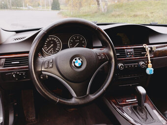 BMW E90 325i 6A/T xDrive (2008) - 14