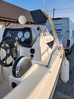Quicksilver 455 Cabin - 14