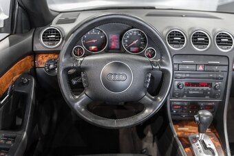 Audi A4 Cabriolet 2.4 V6 multitronic - 14
