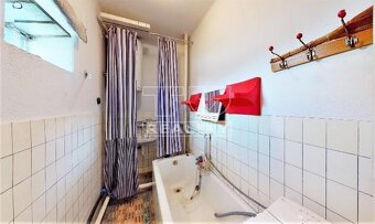 NA PREDAJ RODINNÝ DOM S VEĽKÝM POZEMKOM 2328 m2 NADLICE... - 14