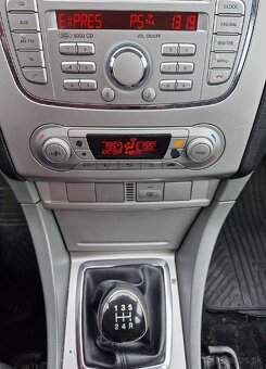 Ford Focus 1.6i 74kw hatchback FL - 14