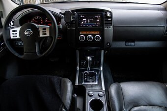 Nissan Pathfinder 3.0 V6 LE A/T - 14